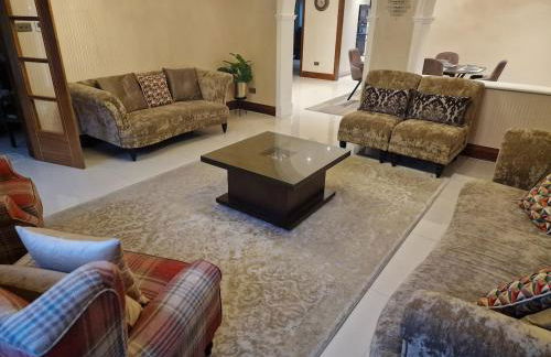 5 Bed 5 Bath Luxury Home Near Heathrow Free Parking - Foto 31