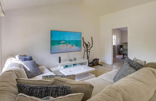 BBQ Ready Retreat with Pool Access in Palm Harbor - Foto 4