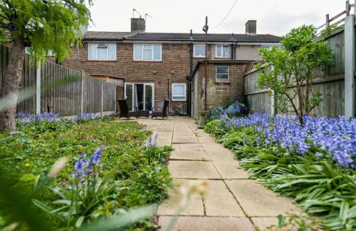 Stylish 3-Bed Home - 5 min walk to ExCeL - Free Parking - Near O2 & Canary Wharf - Photo 7