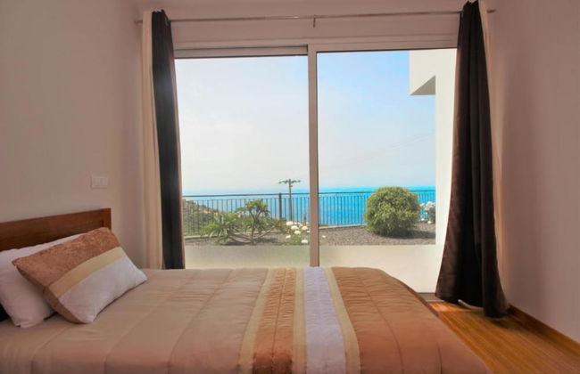 Farious Villa - Photo 2