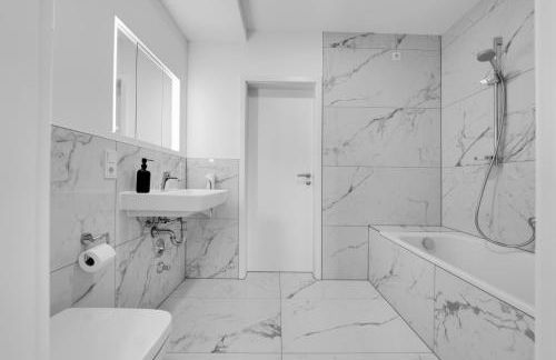 Apartment 150QM 8 Personen Neuss, Düsseldorf mit Terrasse, Parkplatz, Küche - Foto 9