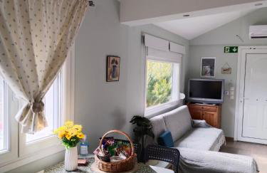 Io's Guest House - Photo 24