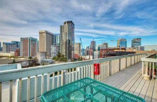 Vibrant Downtown, King Bed, Work Desk & Kitchen - Foto 36