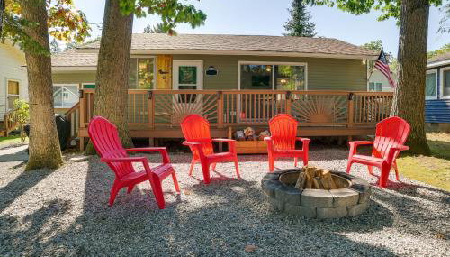Higgins Lake Cottage with Private Fire Pit and Grill! - Foto 1