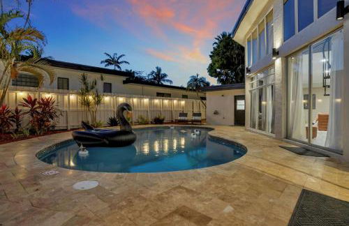Stunning 2 Story Villa with Pool - Photo 16