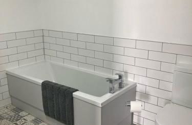 No 7 - 3 Bed House, Parking, Walkable to City, Quiet Location - Foto 15