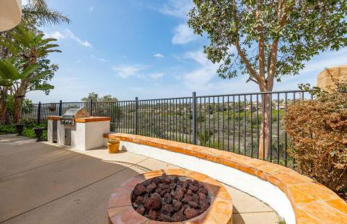 Spacious Luxury home in Gated Community with Resort Pool & Scenic Views - Photo 62