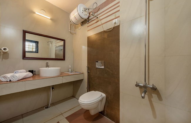 Evergreen Cascade by cosmicstays - Photo 9