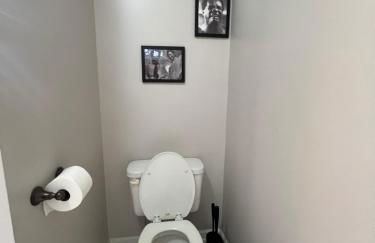 Spacious Gorgeous 3bd home with large deck Close to EVERYTHING - Foto 7