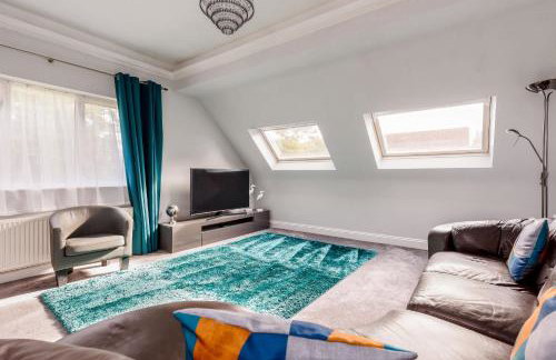 The Gables Penthouse - 15-Minute Walk to Branksome Chine Beach - Photo 10