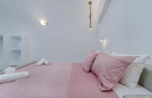 Fira-Cave-Sleeps 13-Parking-Pool-Pet Friendly - Photo 40