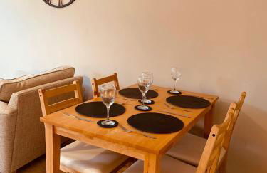 2 bedroom house walking distance to city centre WITH FREE PARKING - Photo 8