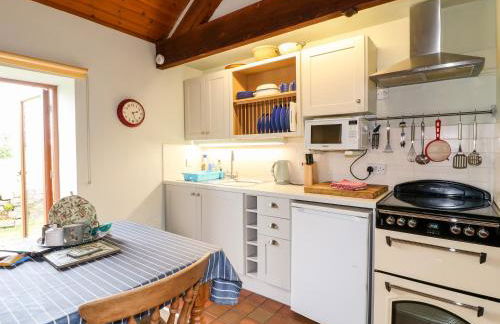 Manifold Cottage - Photo 8