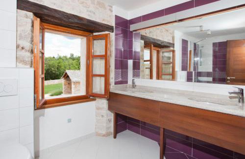 Villa Poropati, Grožnjan, Istria - Luxury Countryside Estate for up to 19 persons - Large pool of 80m2 with kids section - Foto 27