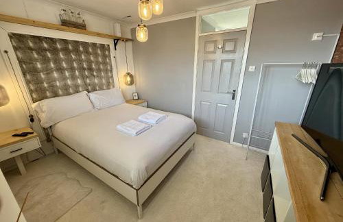 Fantastic 2-Bed House with Parking - Hosted by Hutch Lifestyle - Foto 35