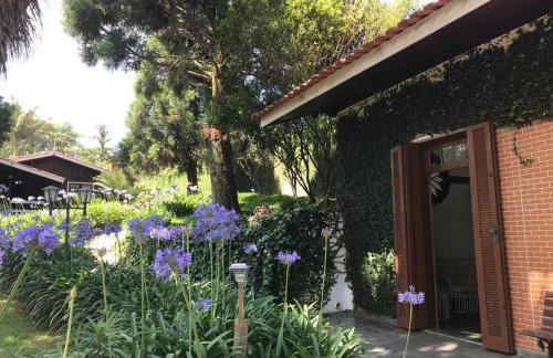 Lindo e aconchegante chalé com piscina, lareira e churrasqueira - Foto 44
