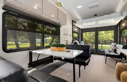 Waterfront Getaway, Dock Your Boat & Play! - Foto 7