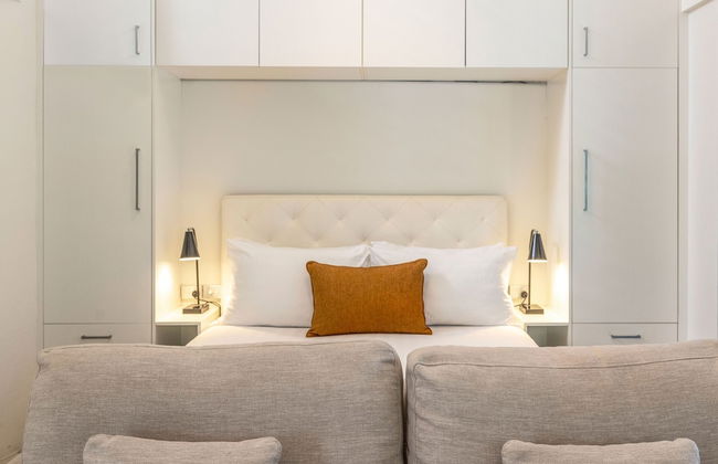 Julians Apartments - Photo 7