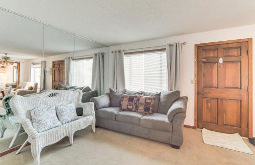 Lakefront Pelican Rapids Cabin with Boat Dock! - Foto 5