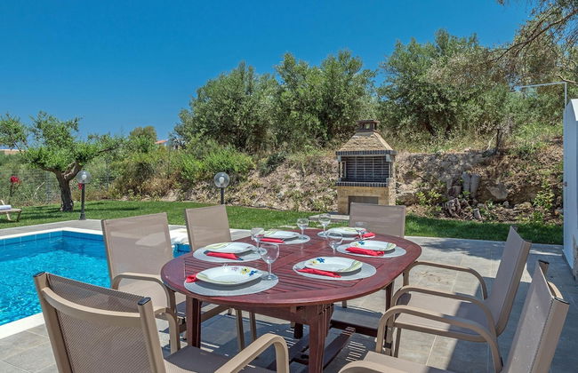 Villa Guinevere-with Private Pool - Photo 10