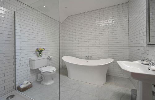 Kipney Farmhouse with hot tub - Photo 52