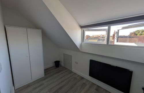 Modern Central Apartments with Balcony - Photo 38