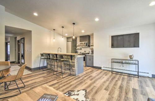 Elkhart Lake Townhome, Mins to Road America! - Foto 7