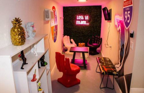 Unique Miami Art Escape w/ HotTub, Arcade & Murals - Foto 17