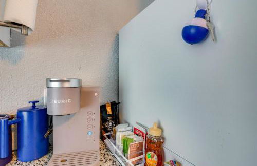 10 Mi to Lake Conroe Couples Retreat with Porch! - Photo 10