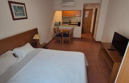 Apartamentos Turísticos Vila Praia - Foto 9