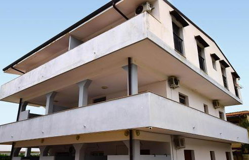 1 Bedroom Amazing Apartment In Palmi - Photo 8