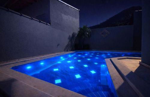 Casa grande com piscina churrasqueira e garagem Praia do Lázaro Ubatuba - Foto 2