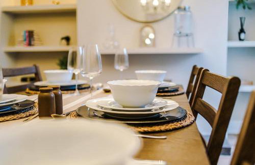 Cosy 3-Bed, Sleeps 5, Free Parking, Long and Short Stays - Photo 12