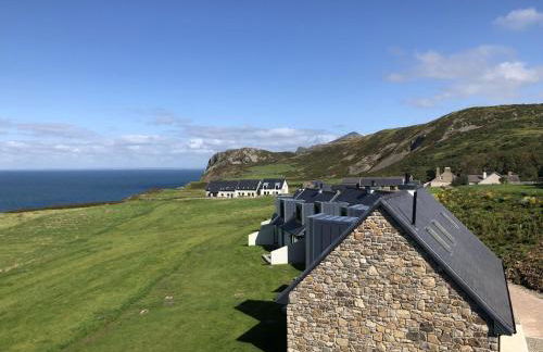 Cottage 16 by Together Travel - 3-Bedroom Coastal Retreat - Photo 1