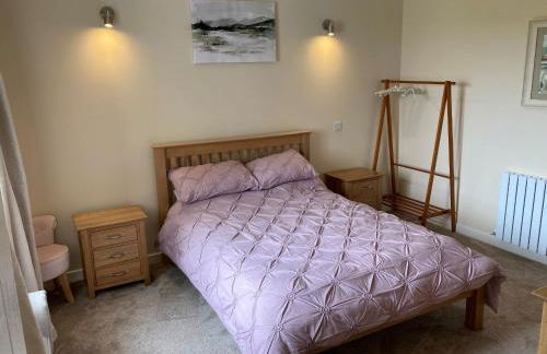 Carloway Self Catering, 5A Upper Carloway, Isle of Lewis, Outer Hebrides - Off grid, outdoor, wood fired hot tub and infra red sauna - Photo 2