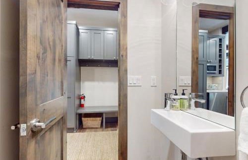 Remodeled Mountain-View Escape - Foto 11