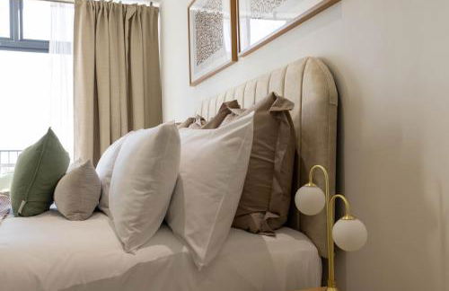 Luxury 1BR Seafront Apartment - Photo 9