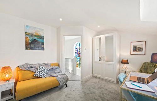 3 Bedroom Mews Home - Clapham Common - Free Private Parking - Sleeps 5 - Newly Refurbished - Sweetpea & Pillow Properties - Foto 23