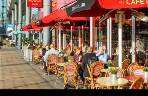 Historic Dutch Barge, Idyllic location - Photo 21