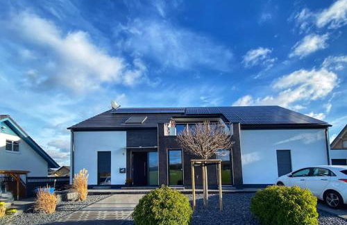 Schöne 1-Zimmer Wohnung mit Boxspringbett & Küche - Photo 2