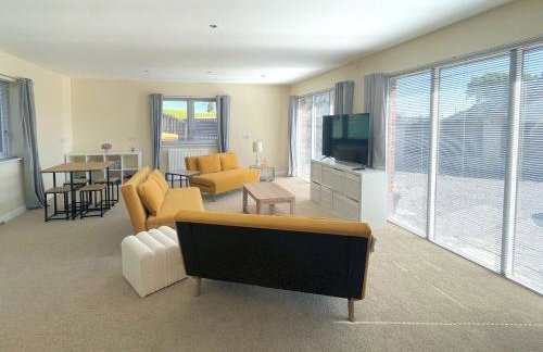 Beautiful 5BR House near Gretna Green with Garden - Pass the Keys - Photo 9