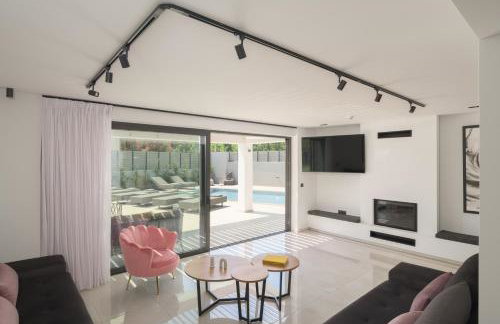 Monti Luxury Villa, with Heated Pool & Hot Tub - Foto 35