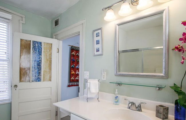 Artist's House Upper Apt Walk to Forsyth - Photo 42