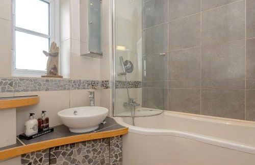 Number 1 Admiralty Cottages - Photo 10