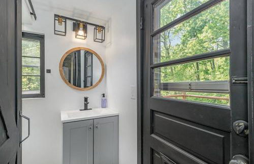 Black Cabin Getaway in Woods I Valpo - Foto 18