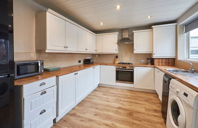 Host Stay Spire View House - Photo 9