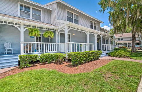 Old Florida Setting with Kayaks and Fishing Poles - Foto 25