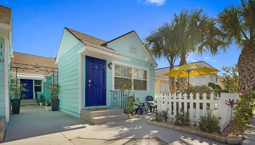 Steps to Beach & Downtown! Cozy Beach Bungalow #3 - Photo 1