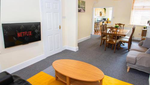 3 Bedroom House, Free Parking and Self Check In - Foto 3