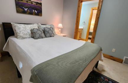 Woods Way Hideaway - minutes from Petoskey & Harbor Springs - close to beaches, skiing & more! - Foto 26